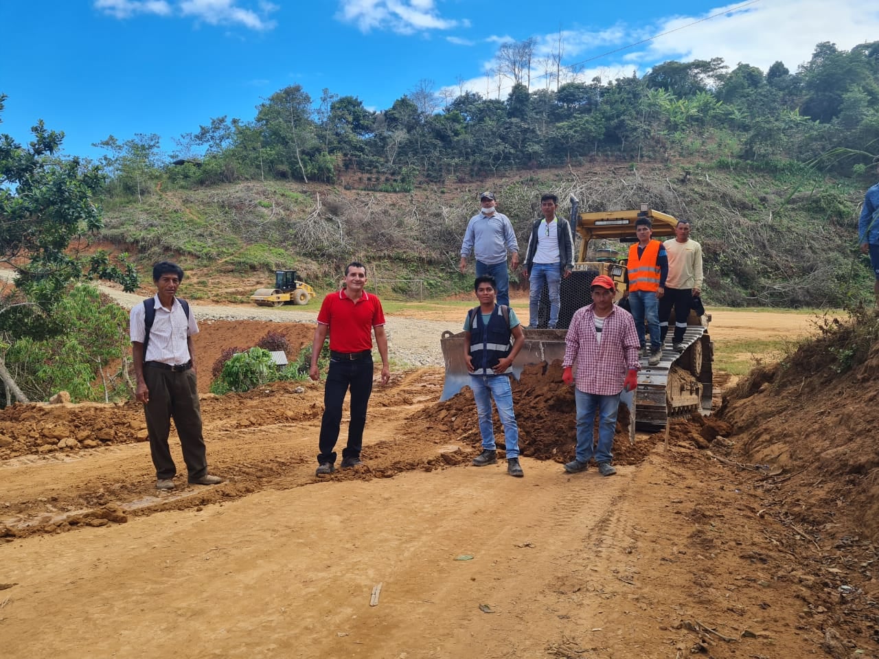 Después de tantos años de olvido viene haciéndose realidad el mejoramiento de la carretera  desde el Caserío San Martín del Chinchipe, Macas, Santa Clara y Huaduillo.